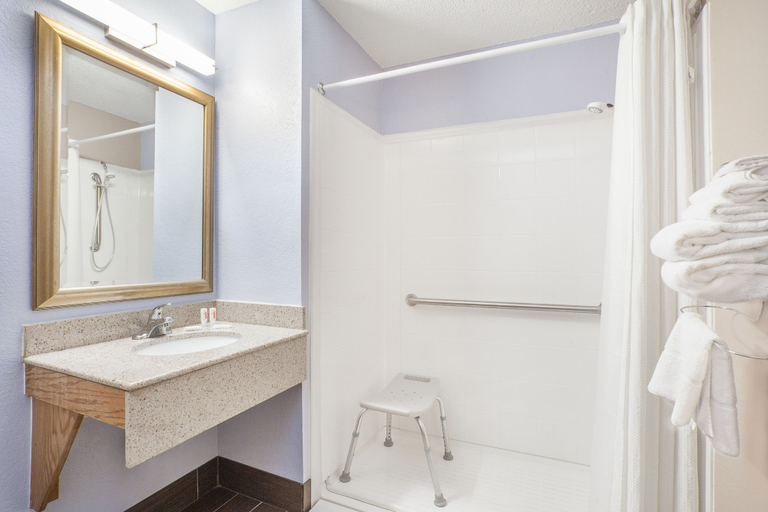 Bathroom 3, Super 8 by Wyndham Havre De Grace Aberdeen Area, Harford