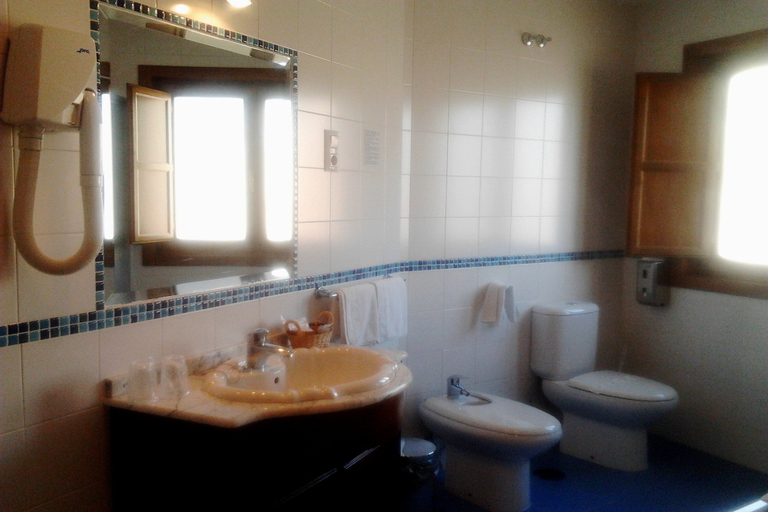 Bathroom 4, Hotel Eurico, Toledo