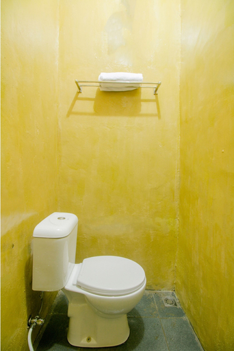 Bathroom 3, OYO 867 Bettah Coba Homestay, Sukabumi