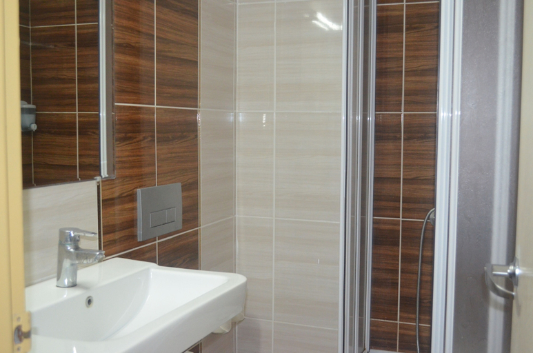 Bathroom 3, Kalif Hotel, Ayvalık