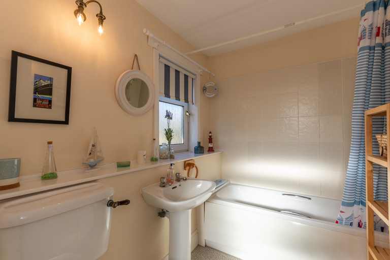 Bathroom 5, Crail Farm House Perfect for TheCowShed, Fife