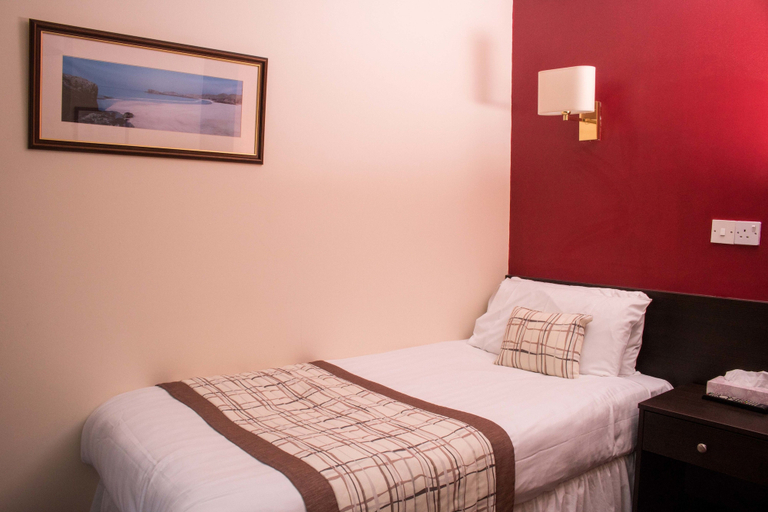 Bedroom 3, Kings Arms Hotel, Highland