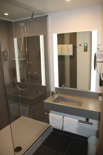 Bathroom 5, ibis Styles Puteaux Paris La Defense, Hauts-de-Seine