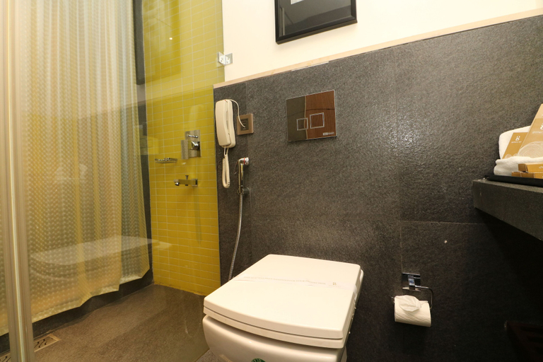 Bathroom 5, Hotel Gallery 67, North 24 Parganas