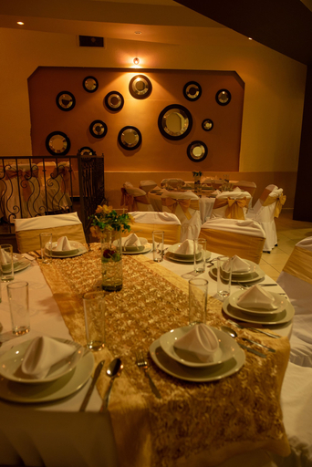 Food & Drinks 5, St. George, Celaya