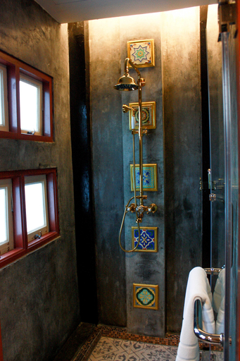 Bathroom 5, Chuchai Buri Sri Amphawa, Amphawa