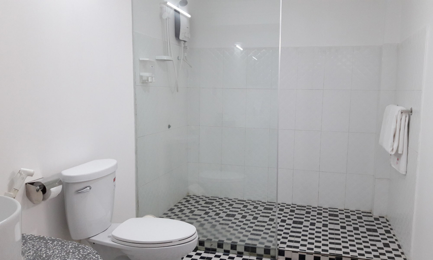 Bathroom 3, The Flora Boutique Hotel, Phnom Penh