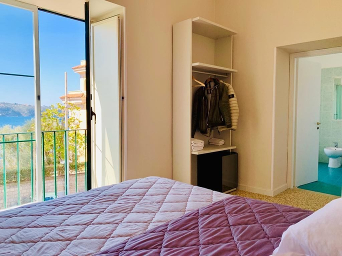 Bedroom 3, Porto Salvo, Napoli