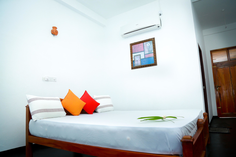 Bedroom 3, Sunray Beach House, Tangalle