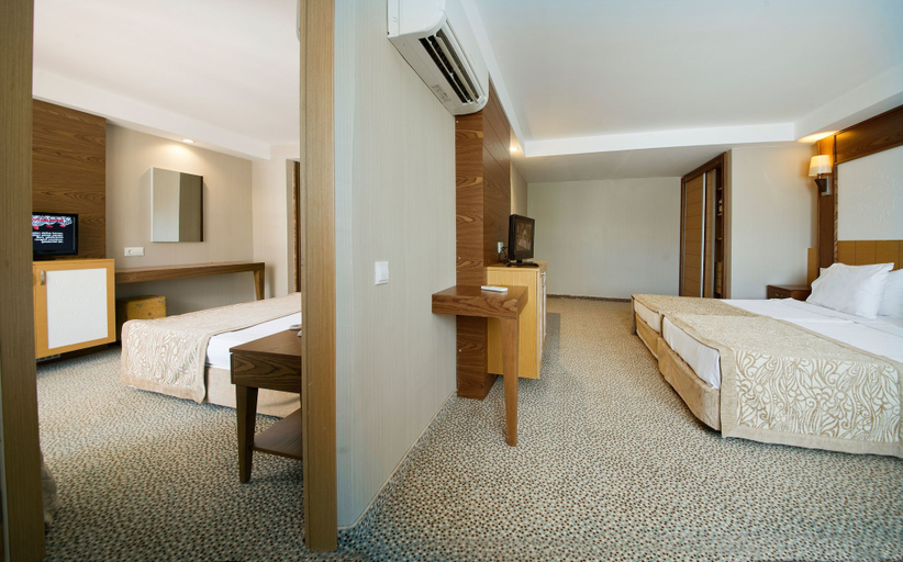 Bedroom 3, M.C Beach Park Resort Hotel - All Inclusive, Alanya