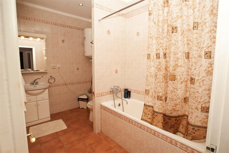 Bathroom 2, Hotel Ohta, Sankt-Peterburg gorsovet