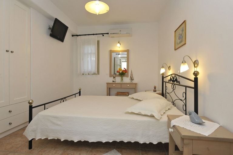 Bedroom 4, Golden Sand Paros, South Aegean