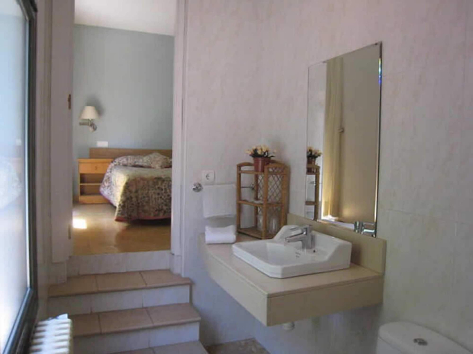 Bathroom, Hostal Rural Can Enric, Barcelona