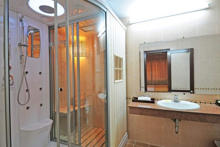 Bathroom 5, Duy Tan Hotel, Huế