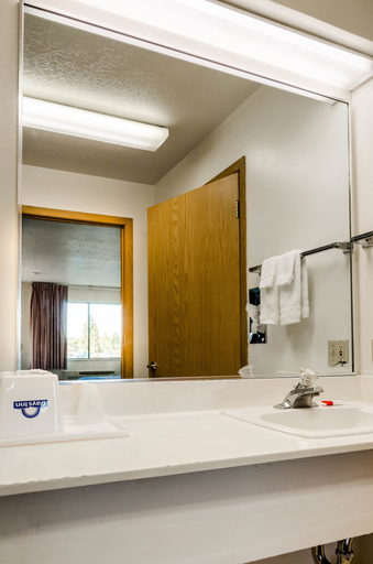 Bathroom 4, Econo Lodge Panguitch Near Bryce Canyon, Garfield