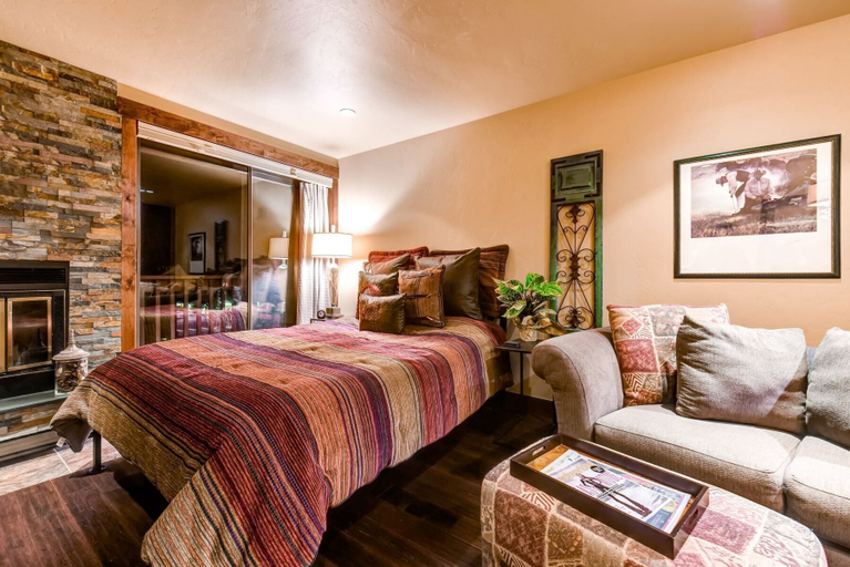 Bedroom, Cedars Lodge Condos by CRMR, Summit