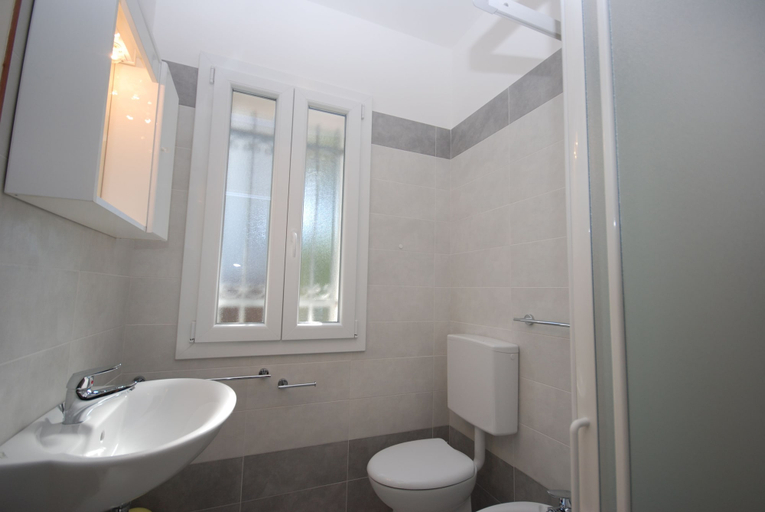 Bathroom 5, Villa Salvador, Udine