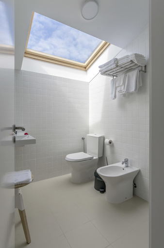 Bathroom 4, Market Place, Ponta Delgada