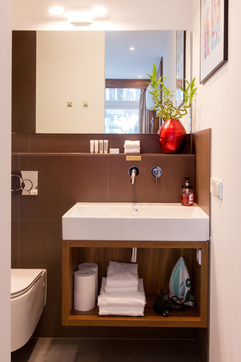 Bathroom 4, B&B Het Kabinet, Amsterdam
