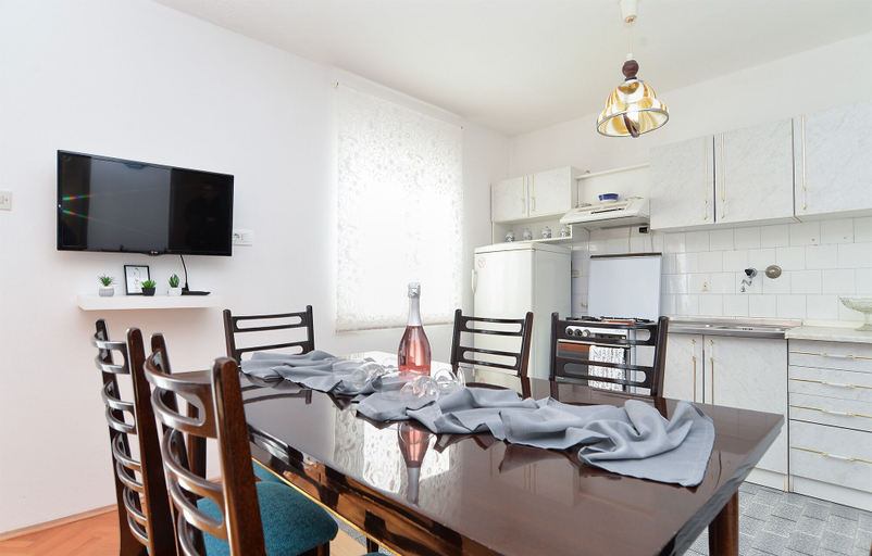Others 4, Apartment 608, Medulin