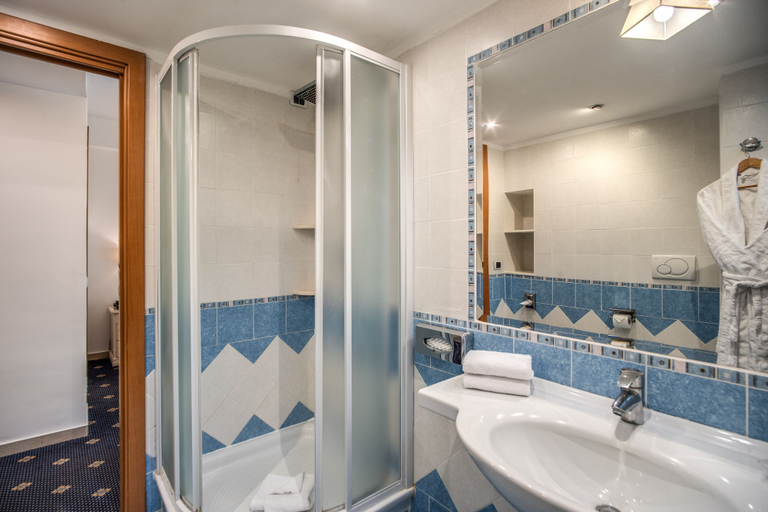 Bathroom 4, Napoleon Hotel, Rome