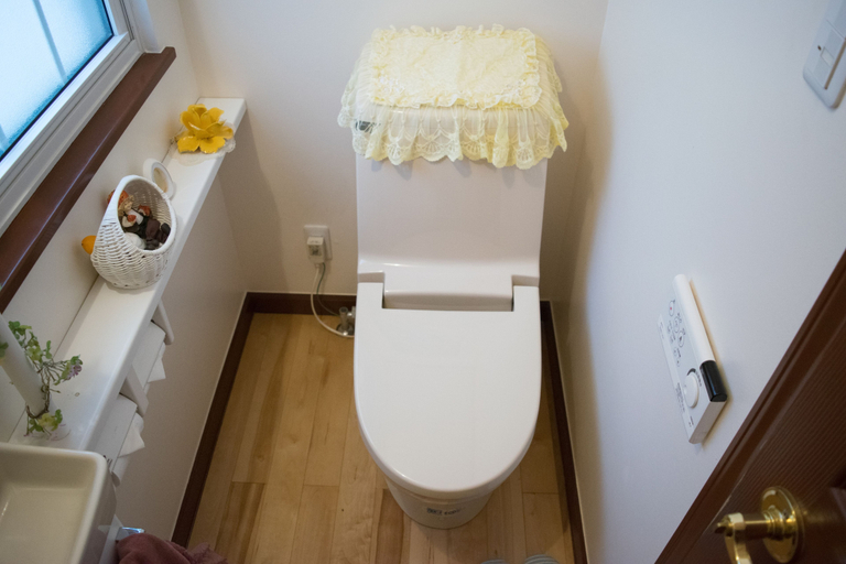 Bathroom 4, La Fata, Uruma
