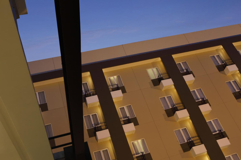 Exterior & Views 17