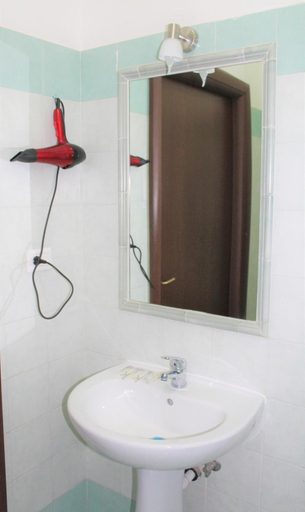 Bathroom 5, Eurorooms, Roma