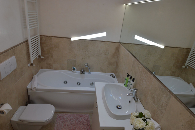 Bathroom 3, La Casa Del Porto, Brescia