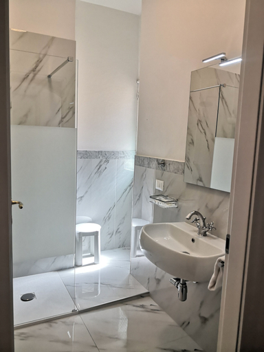 Bathroom 5, Villa Royal, Florence