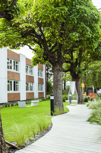 Exterior & Views 20