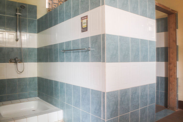 Bathroom 4, Lawns Hotel, Lushoto