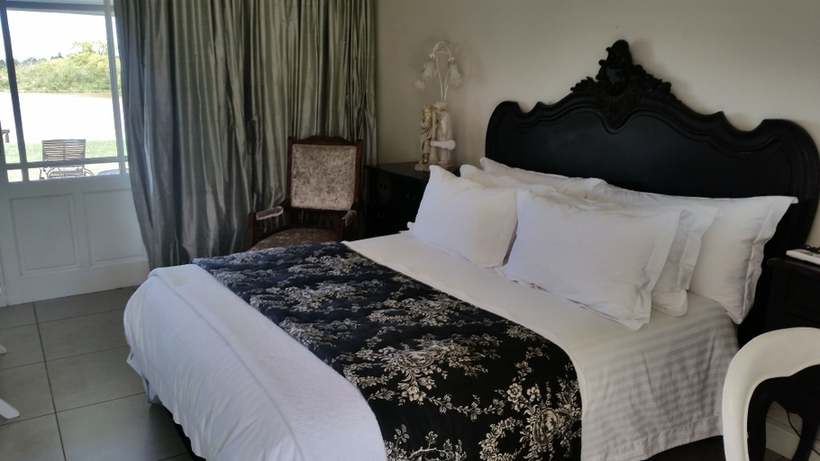 Bedroom 3, La Riviera Guesthouse, Xhariep