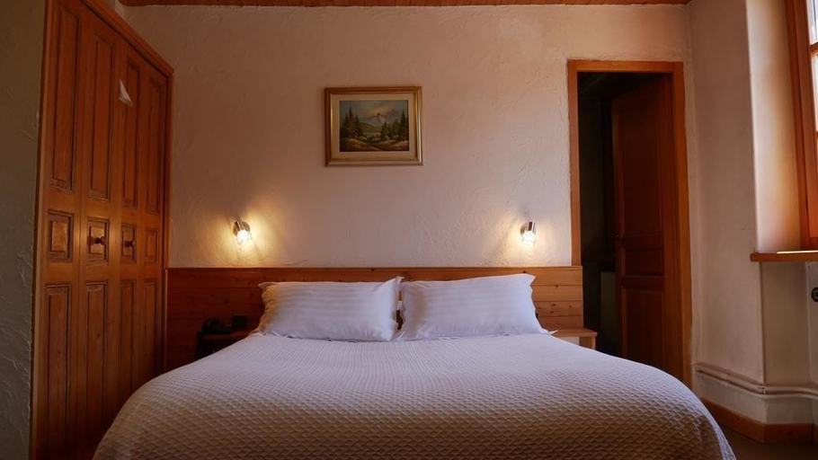 Bedroom 4, Hotel du Parc - Manoir du Baron Blanc, Haute-Savoie