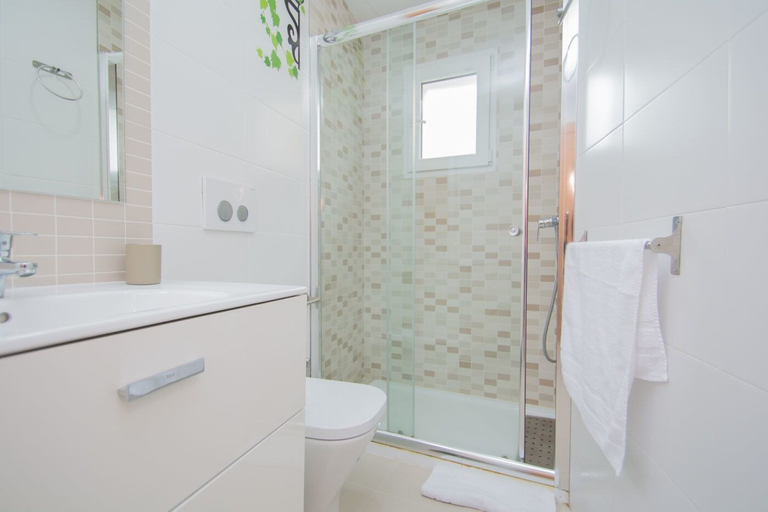 Bathroom 3, EnjoyGranada GRAN VIA 2B & Parking Opcional, Granada