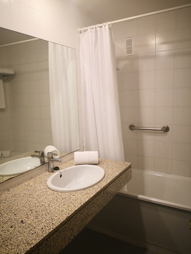 Bathroom 5, Hotel Air Penedès, Barcelona