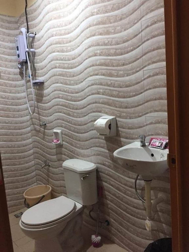 Bathroom 3, Cris Place Dumaguete, Valencia