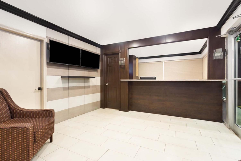 Public Area 3, Econo Lodge Inn & Suites, Miami-Dade