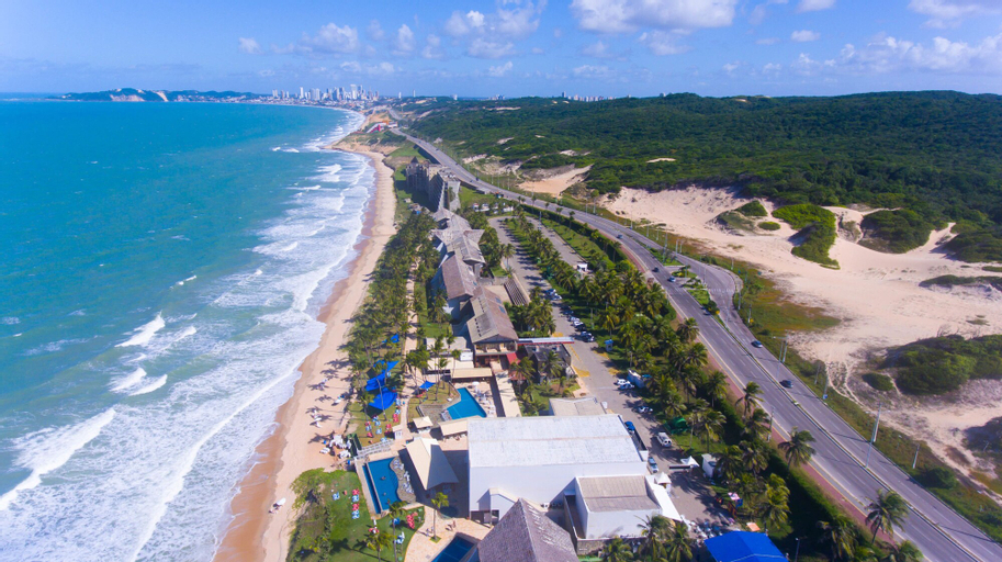 Exterior & Views 18