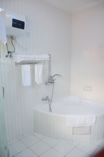 Bathroom 4, Tomreik Hotel, Accra