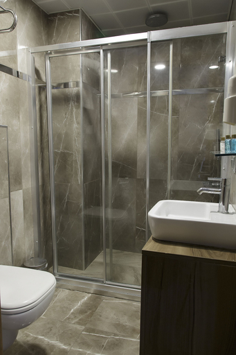 Bathroom 5, River Hotel, Fatih