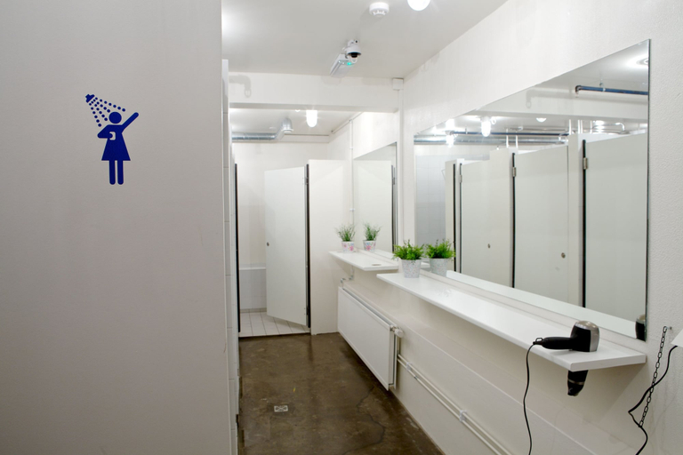 Bathroom 4, Akureyri Backpackers, Akureyri