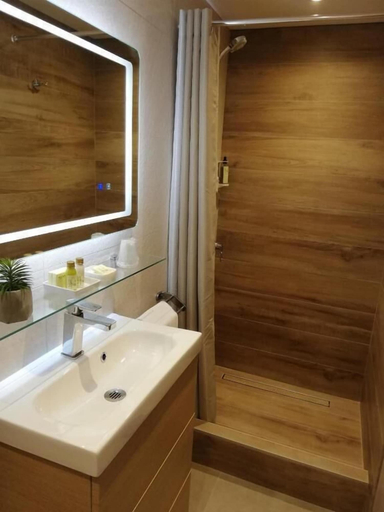 Bathroom 3, Hôtel Miramar Cap d'Antibes, Alpes-Maritimes