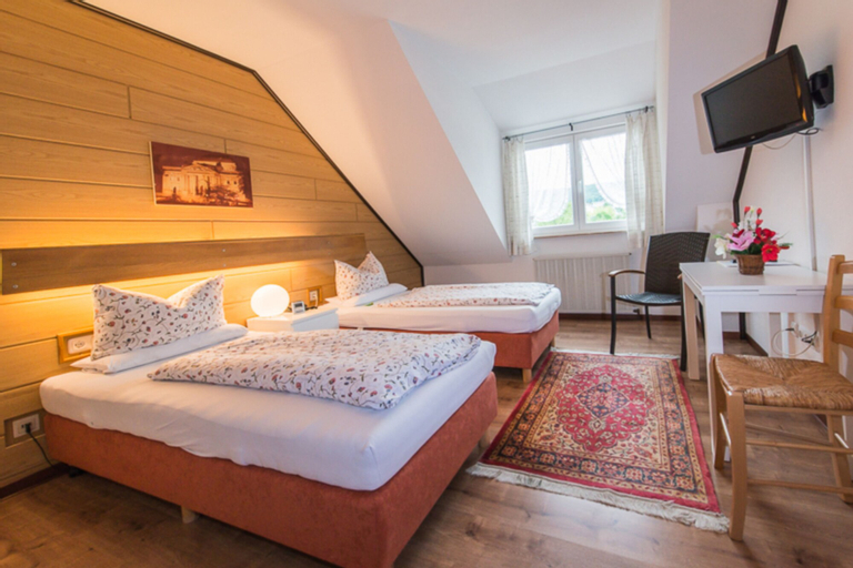 Bedroom 2, Pension Tannenhof, Wiesbaden