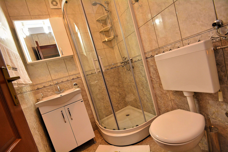 Bathroom 4, Step to Kotor bay Stoliv