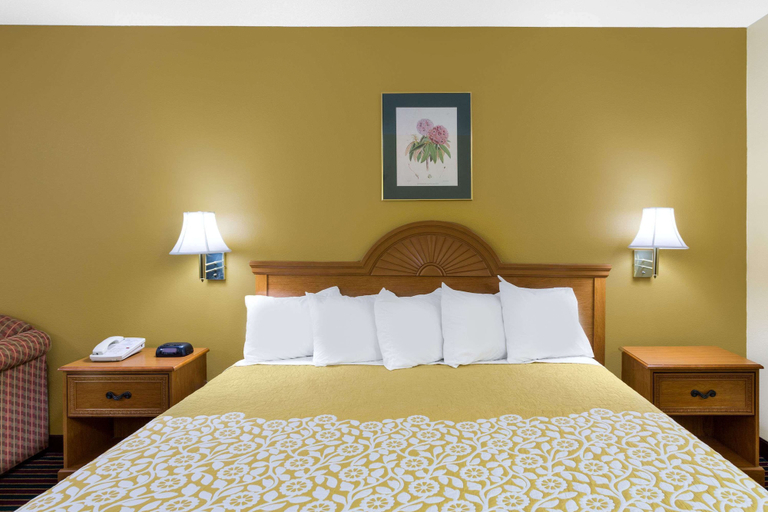 Bedroom 3, Days Inn by Wyndham Biscoe, Montgomery