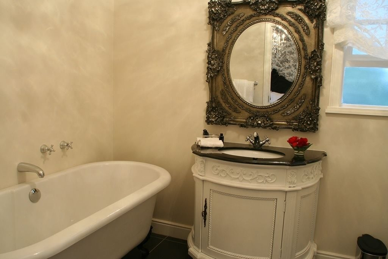 Bathroom 4, La Riviera Guesthouse, Xhariep