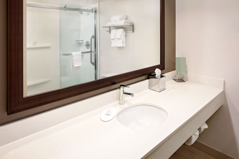 Bathroom 4, Courtyard by Marriott Fort Lauderdale North/Cypress Creek, Broward