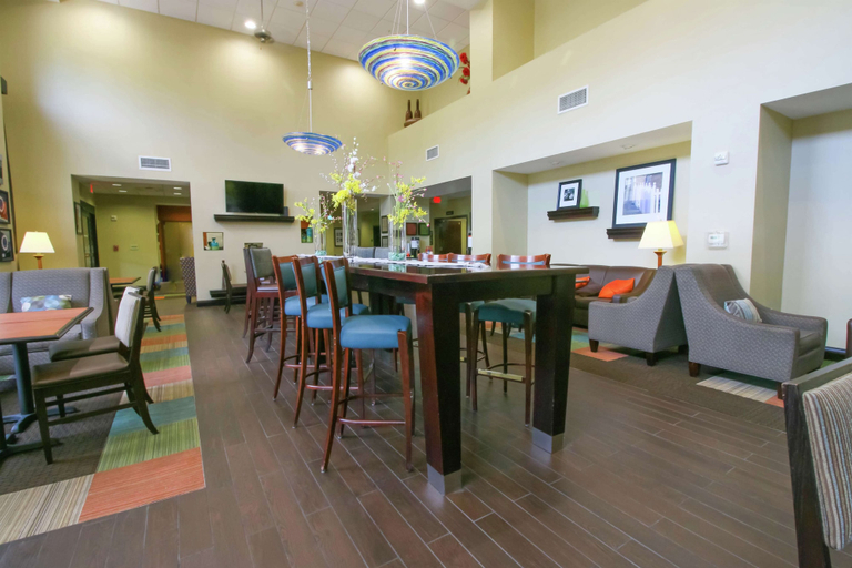 Food & Drinks 5, Hampton Inn & Suites by Hilton Flowery Branch Lake Lanier, Hall