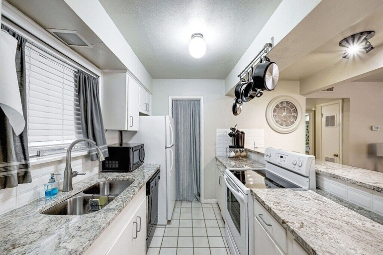 Bathroom 3, Centrally Located in Historic Tarrytown, Travis